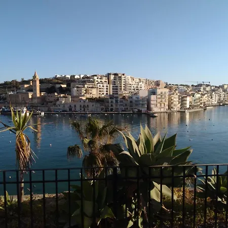 Seafront Akwador Penzion *